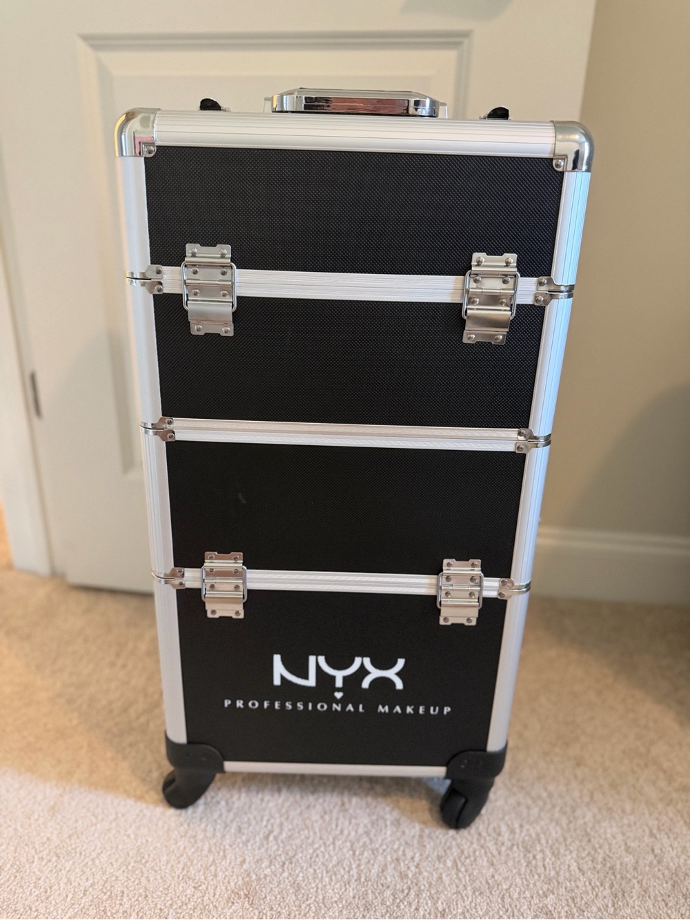 NYX Black Rolling Makeup Organizer Case with RING LIGHT. LOCAL PICK UP
